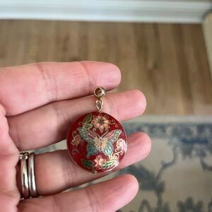 Cloisonné round pendant with butterfly